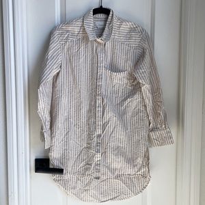 Anthropologie oversized top‎